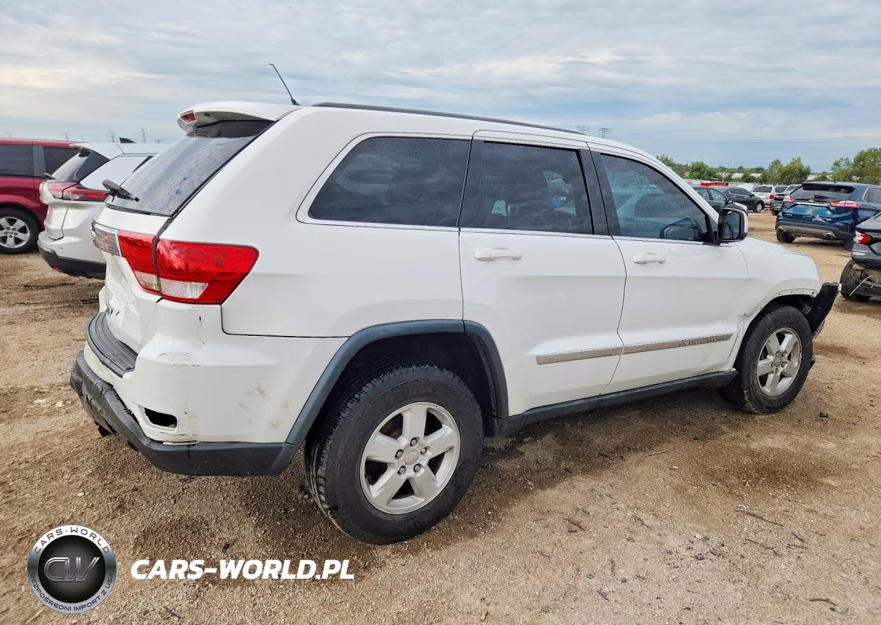 2013 Jeep Grand Cherokee Laredo VIN:1C4RJFAG1DC513040 - 3