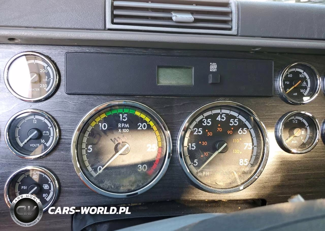 2014 Freightliner Columbia Semi Truck VIN:3ALXA7003EDFV4661 - 9