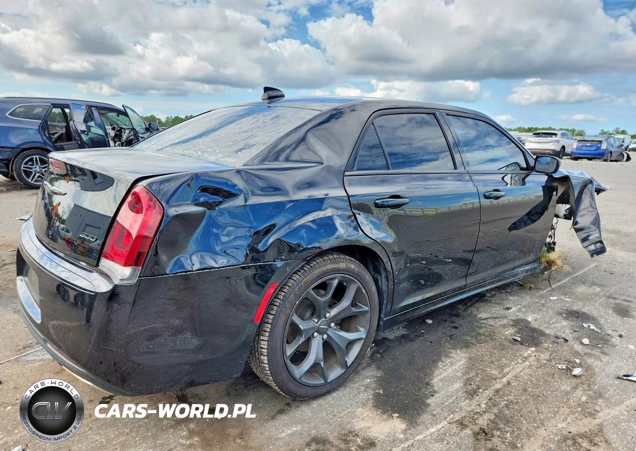 2020 Chrysler 300 Touring VIN:2C3CCAAG5LH230076 - 3