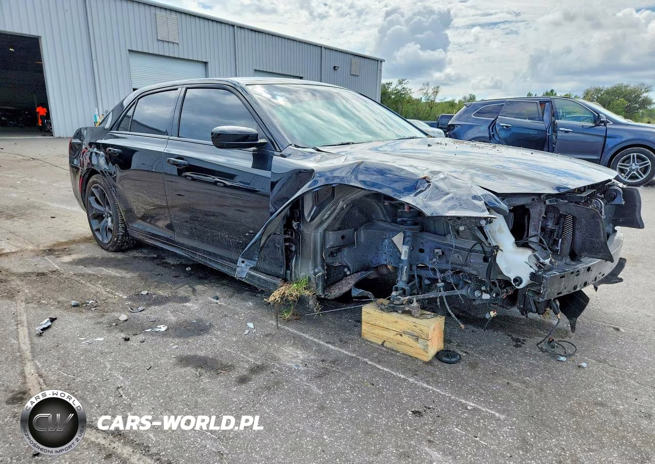 2020 Chrysler 300 Touring VIN:2C3CCAAG5LH230076 - 4