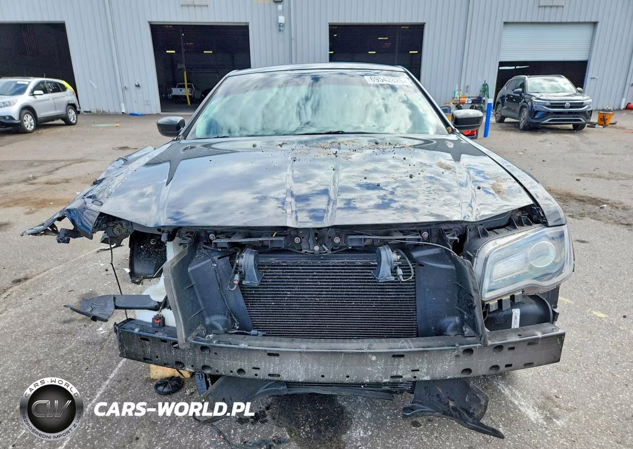 2020 Chrysler 300 Touring VIN:2C3CCAAG5LH230076 - 5