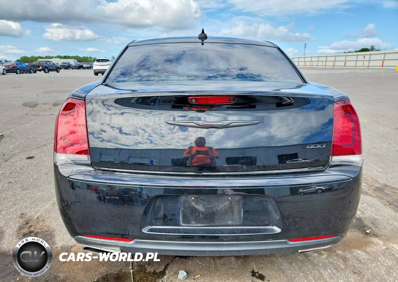 2020 Chrysler 300 Touring VIN:2C3CCAAG5LH230076 - 6