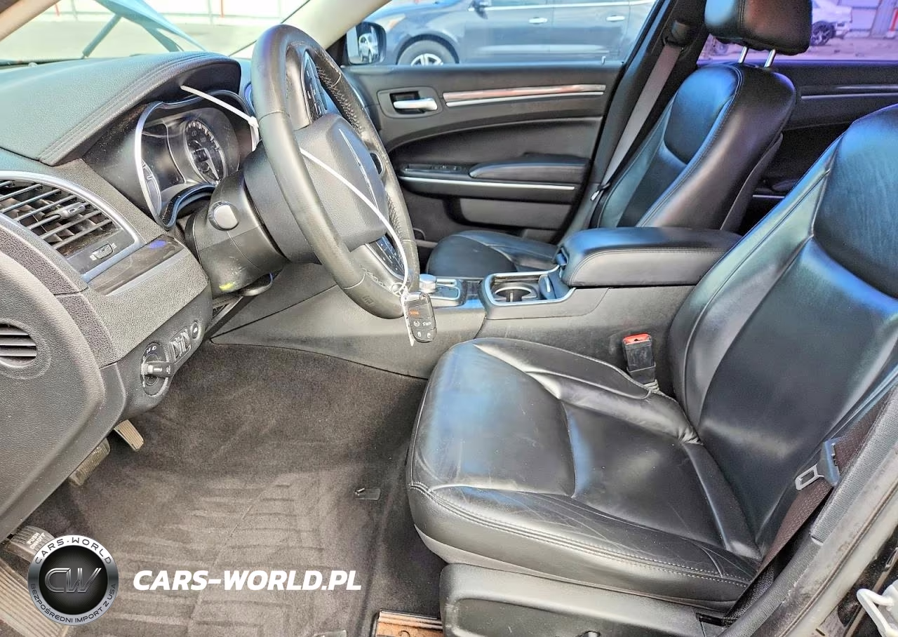 2020 Chrysler 300 Touring VIN:2C3CCAAG5LH230076 - 7
