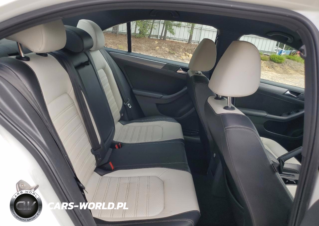 2016 Volkswagen Jetta Sport VIN:3VWD17AJ0GM230799 - 10