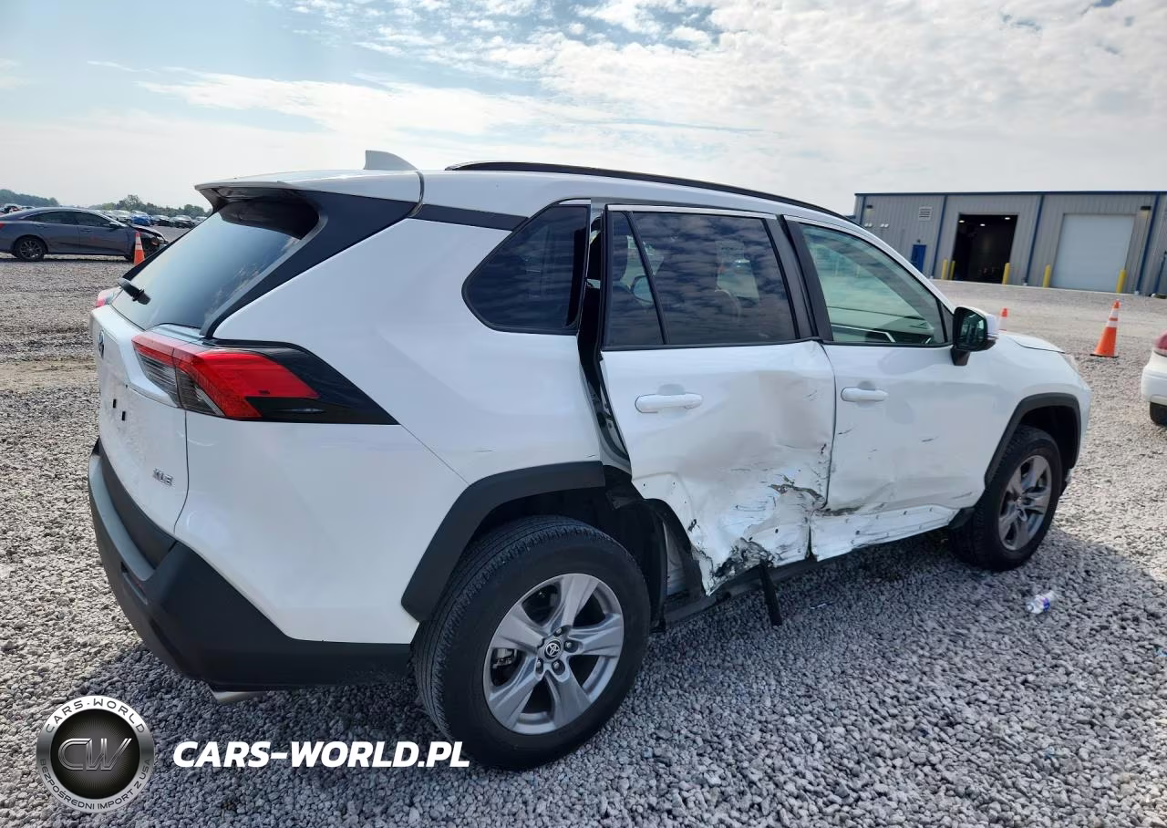 2023 Toyota Rav4 Xle VIN:2T3W1RFVXPC250321 - 3