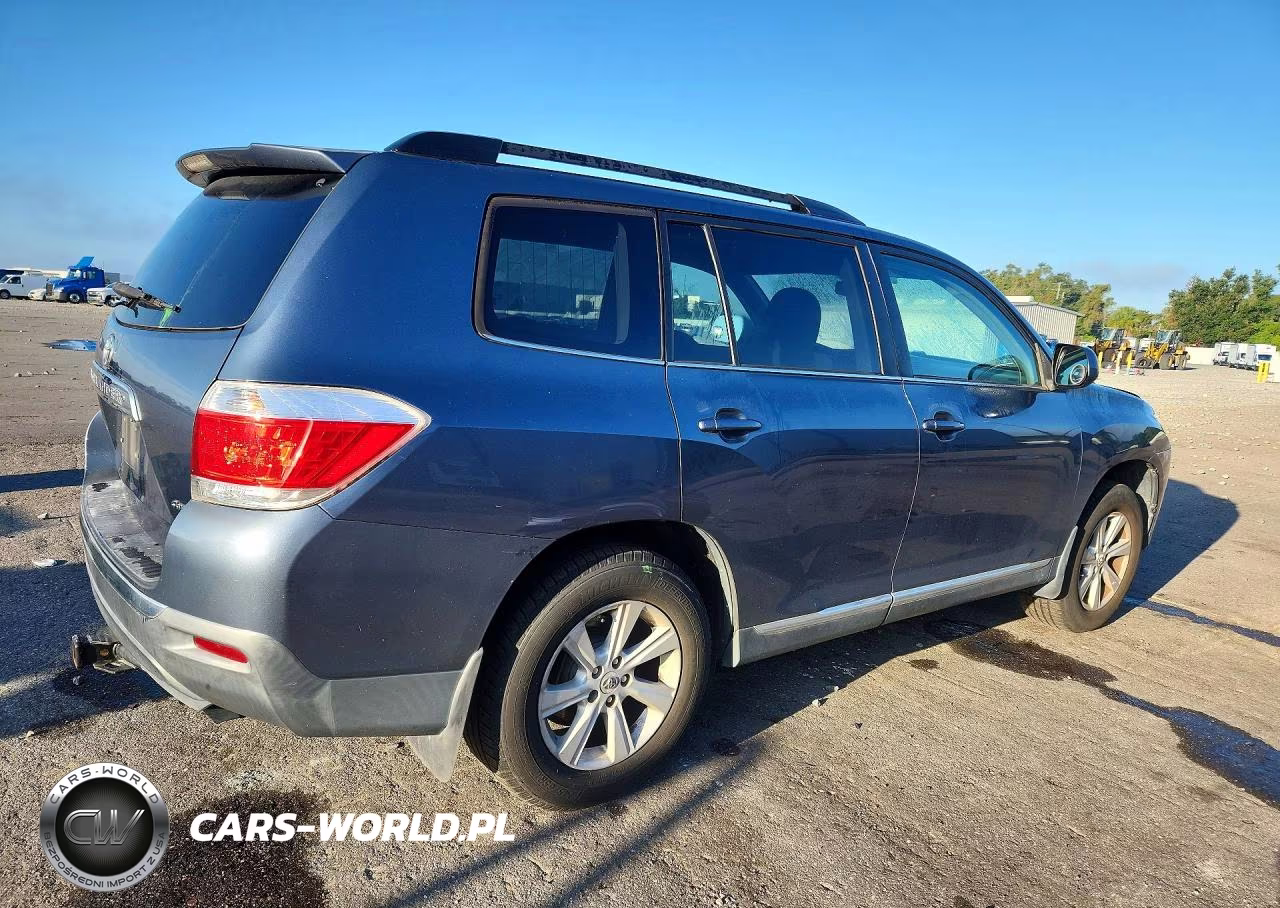2013 Toyota Highlander Plus VIN:5TDBK3EH9DS261388 - 3