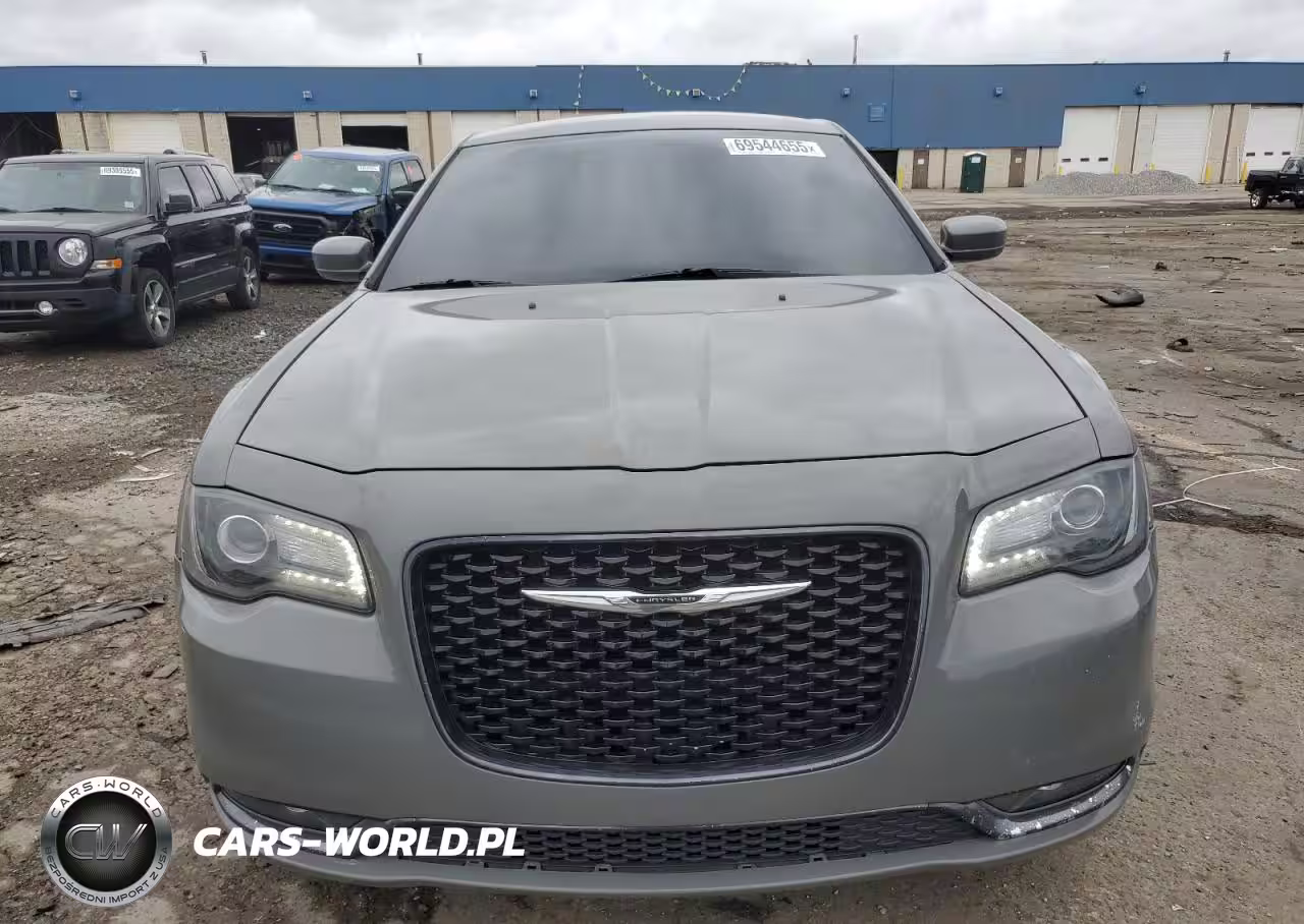 2017 Chrysler 300 S VIN:2C3CCAGG7HH606937 - 5
