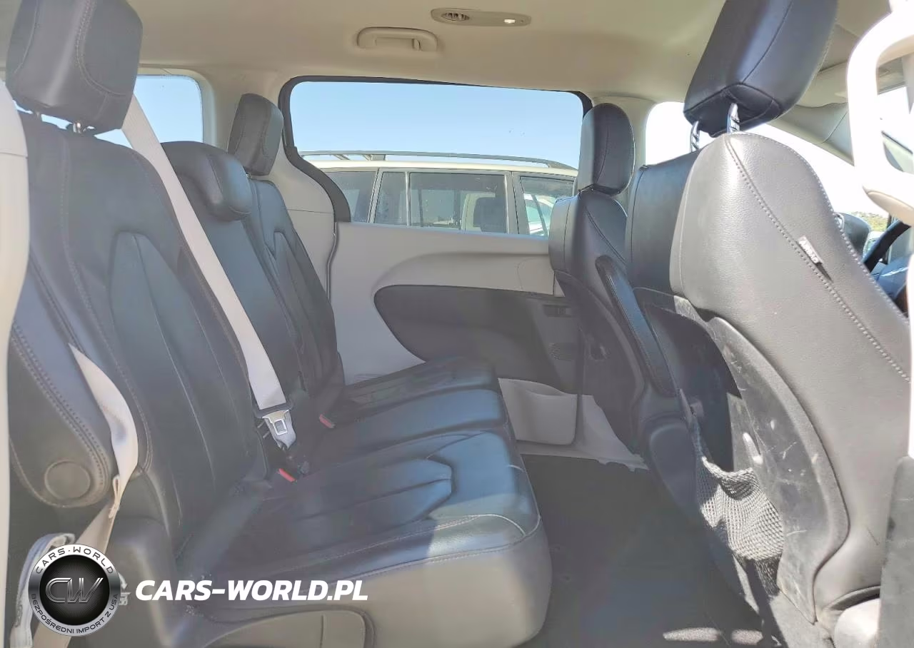 2017 Chrysler Pacifica Touring L VIN:2C4RC1BG9HR517491 - 11