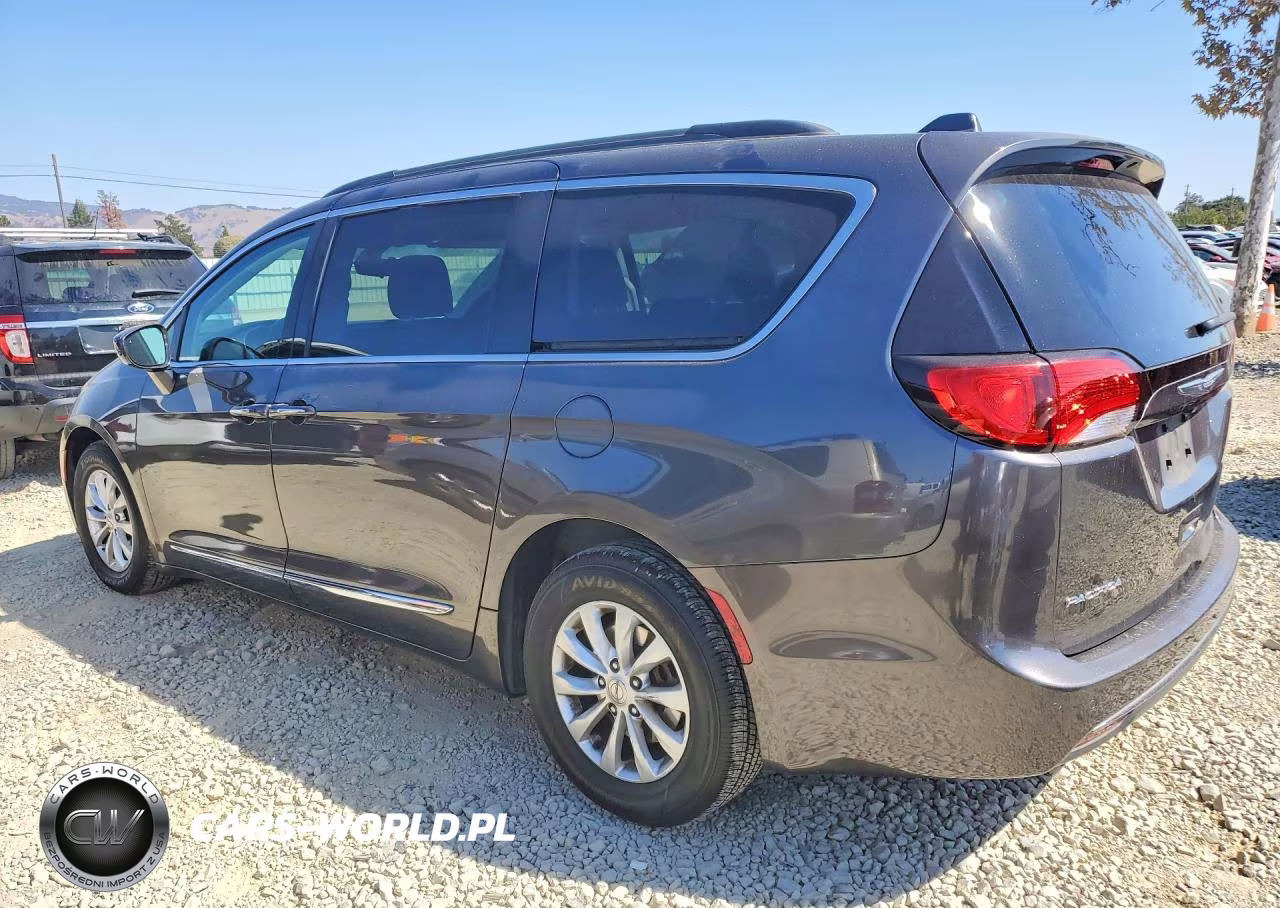 2017 Chrysler Pacifica Touring L VIN:2C4RC1BG9HR517491 - 2
