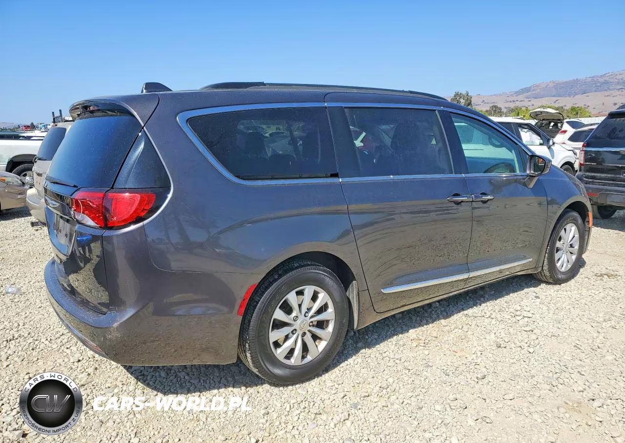 2017 Chrysler Pacifica Touring L VIN:2C4RC1BG9HR517491 - 3