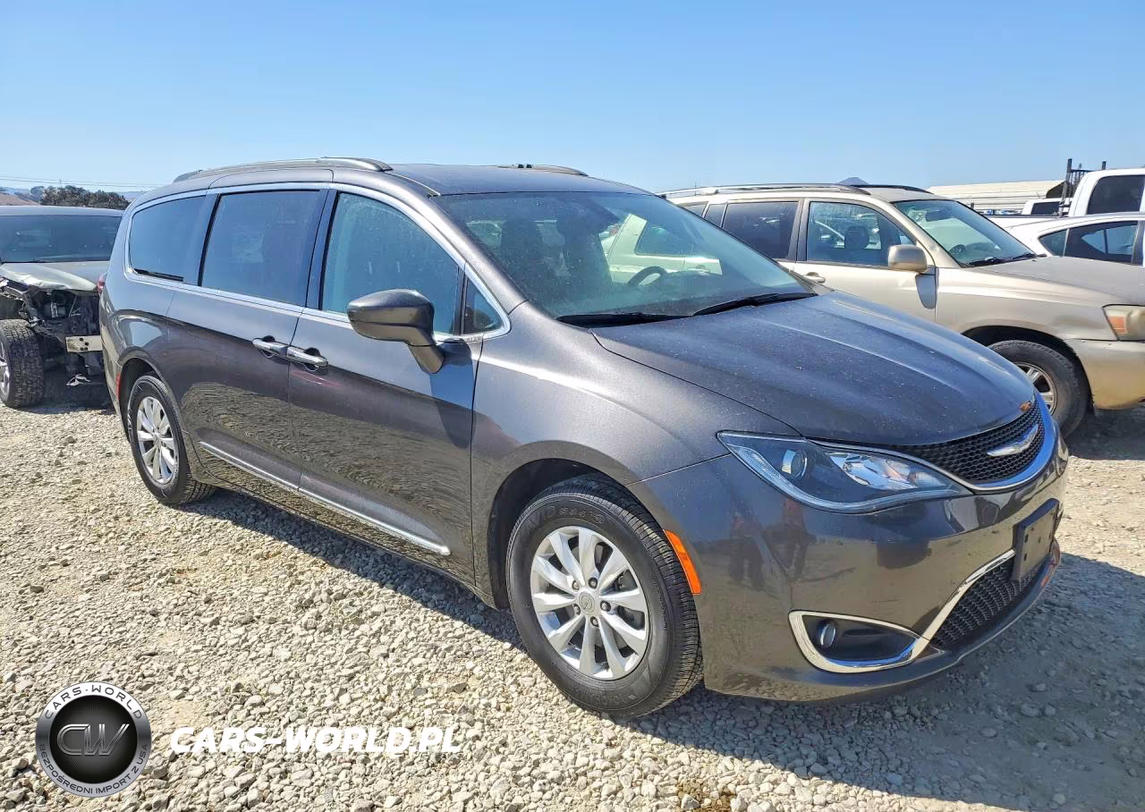 2017 Chrysler Pacifica Touring L VIN:2C4RC1BG9HR517491 - 4