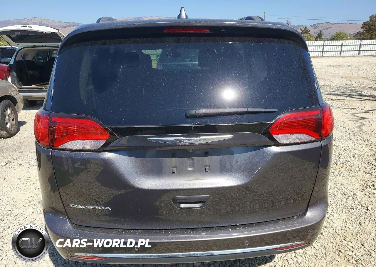 2017 Chrysler Pacifica Touring L VIN:2C4RC1BG9HR517491 - 6