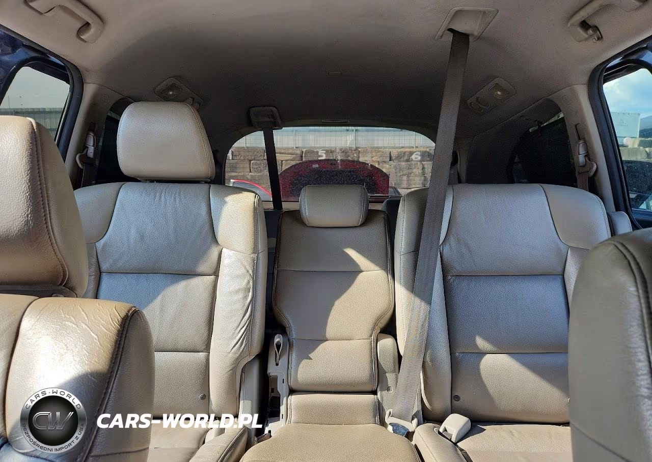 2011 Honda Odyssey Touring VIN:5FNRL5H91BB037674 - 10