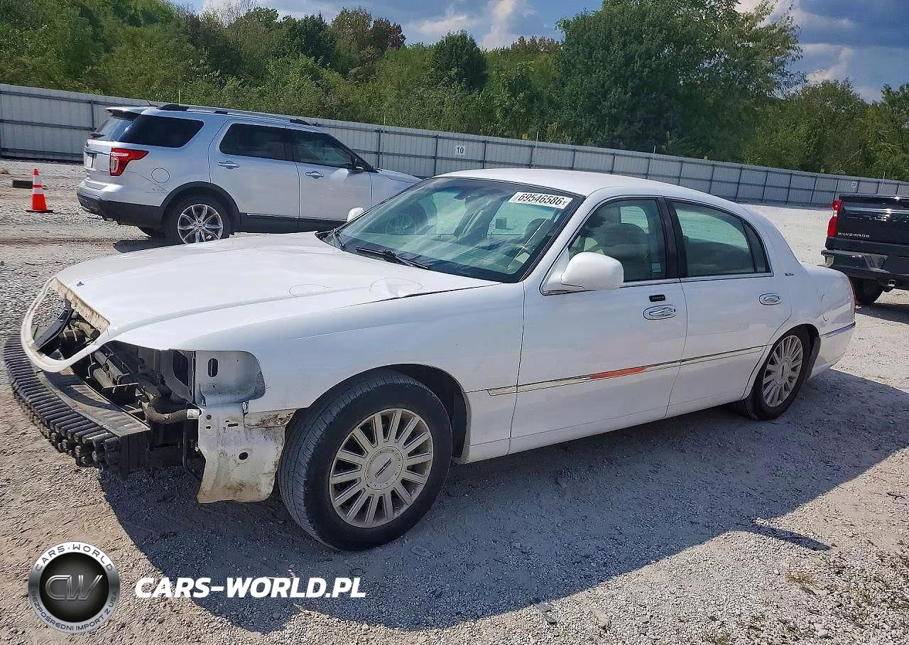 2005 Lincoln Town Car Signature