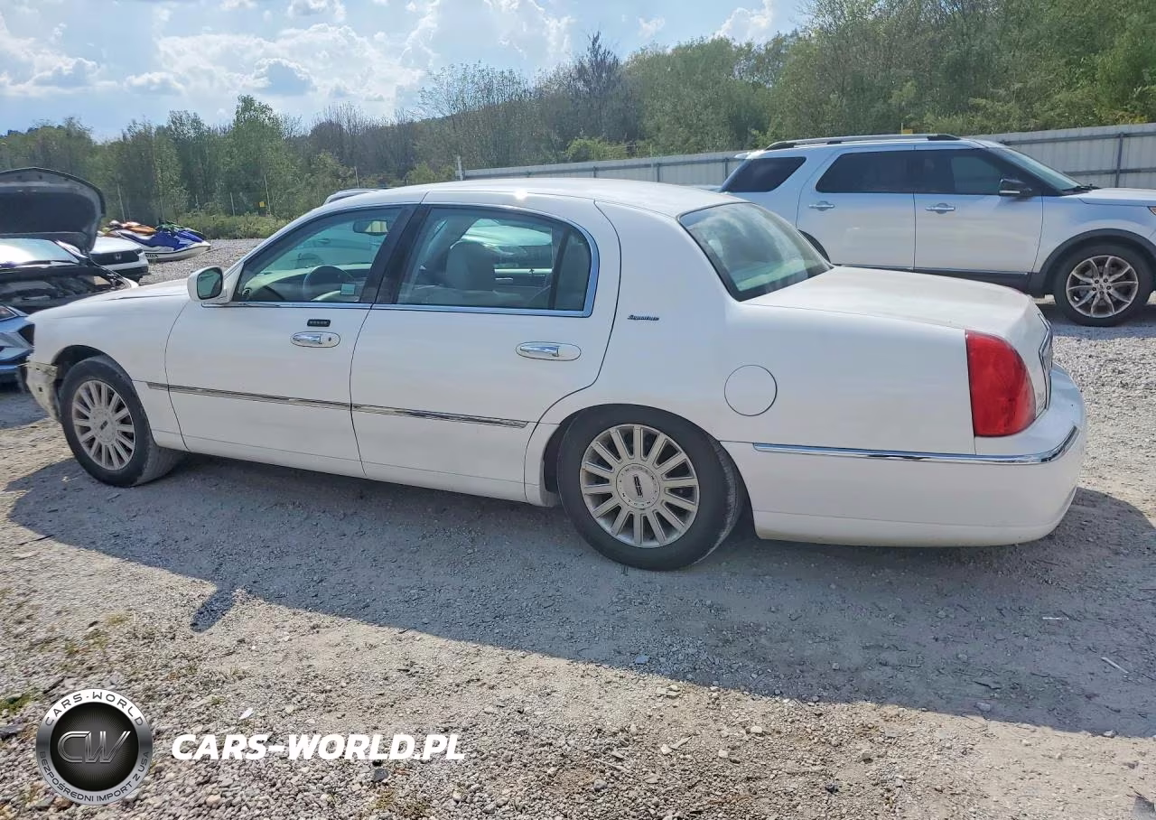 2005 Lincoln Town Car Signature VIN:1LNHM81W35Y667125 - 2
