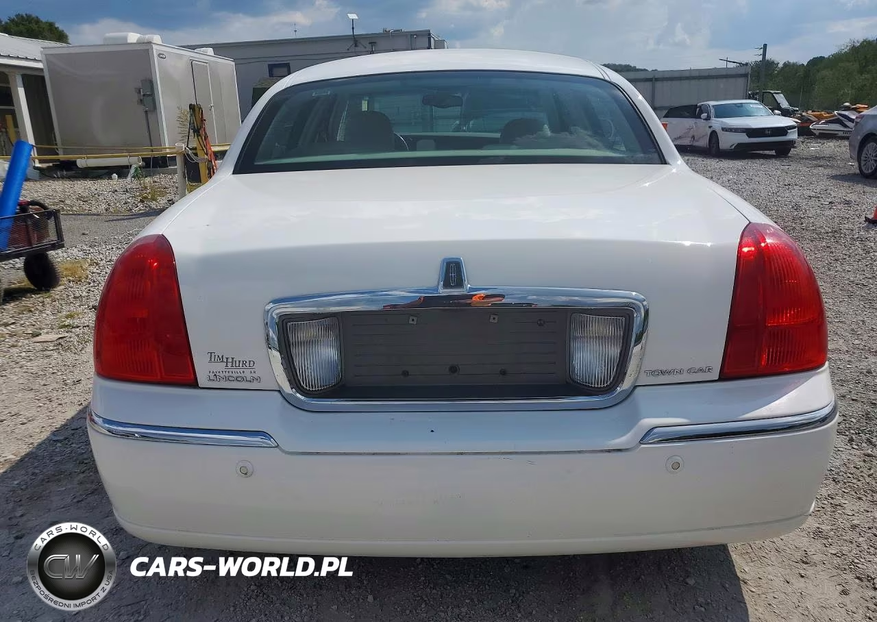 2005 Lincoln Town Car Signature VIN:1LNHM81W35Y667125 - 6