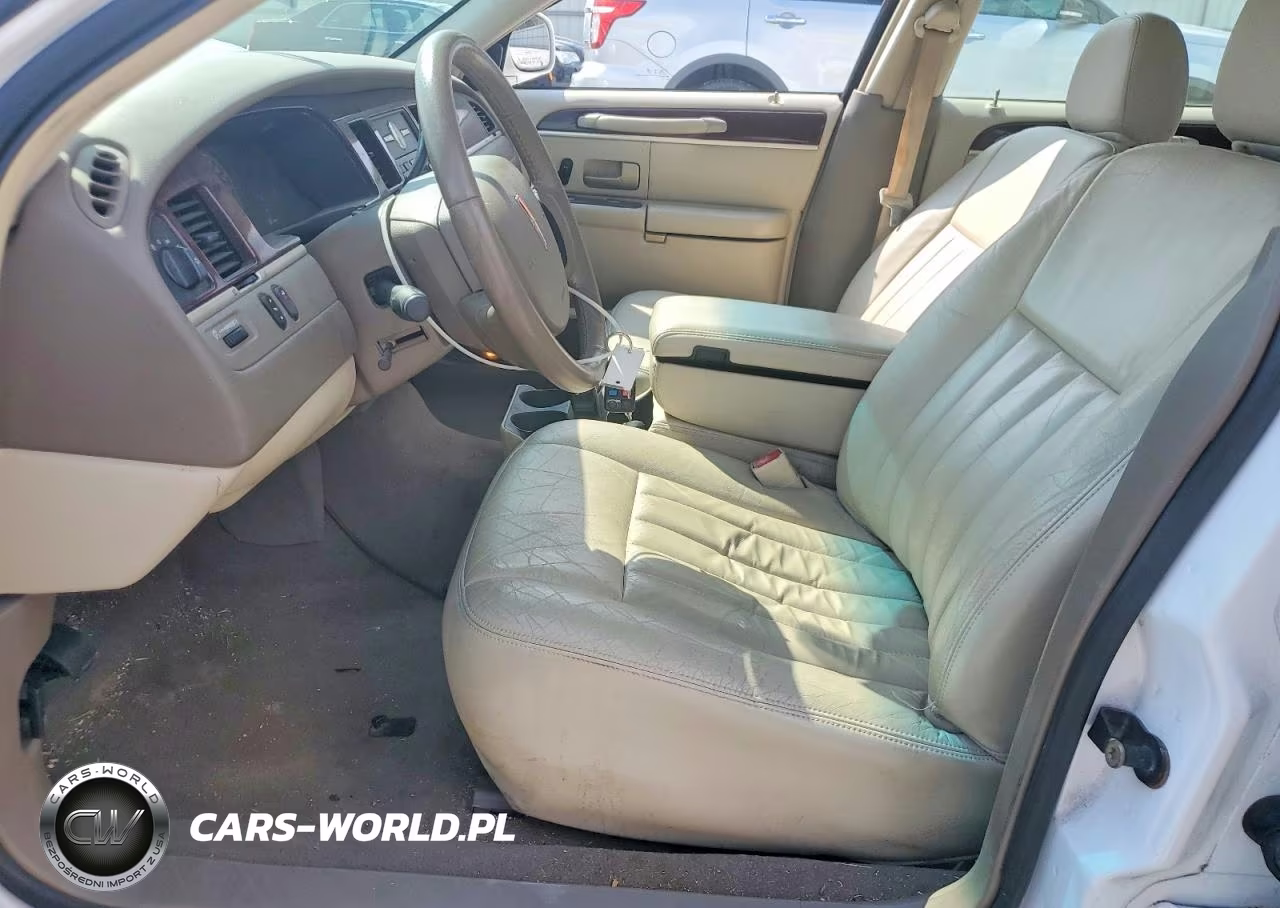 2005 Lincoln Town Car Signature VIN:1LNHM81W35Y667125 - 7