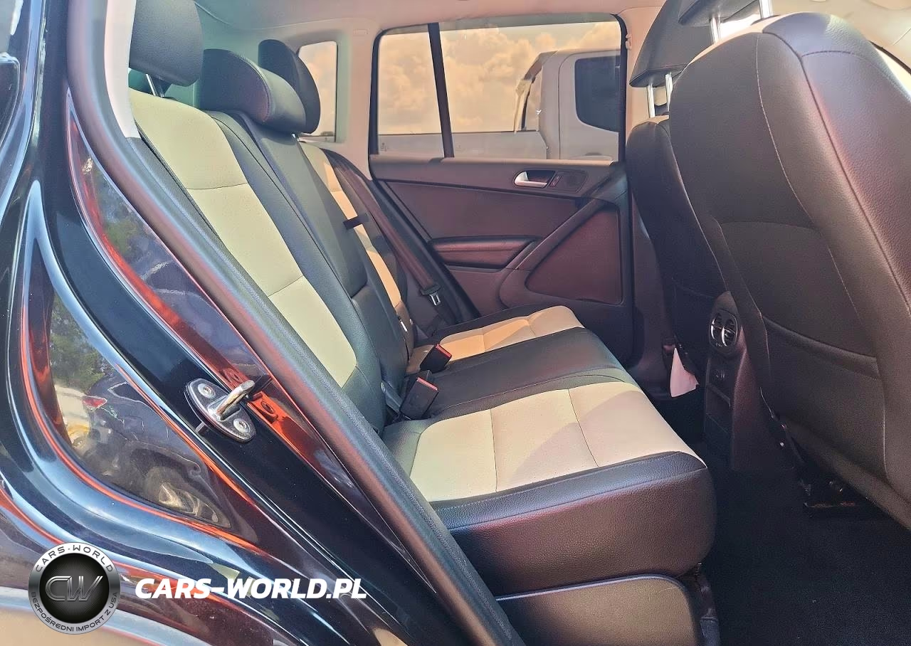 2017 Volkswagen Tiguan Wolfsburg VIN:WVGSV7AX0HK005516 - 11