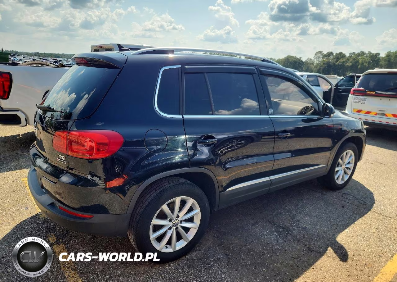 2017 Volkswagen Tiguan Wolfsburg VIN:WVGSV7AX0HK005516 - 3