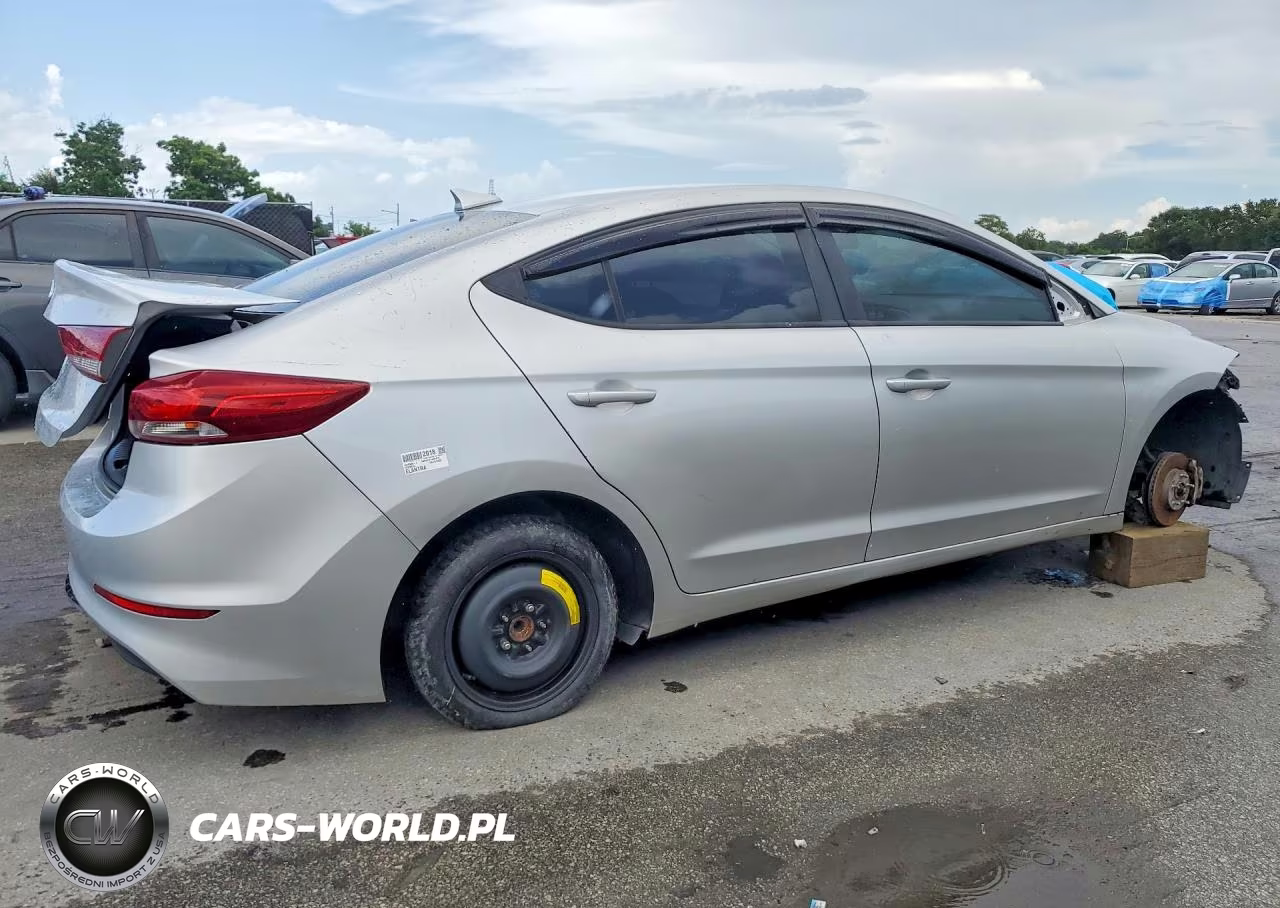 2018 Hyundai Elantra Sel VIN:5NPD84LF5JH284232 - 3
