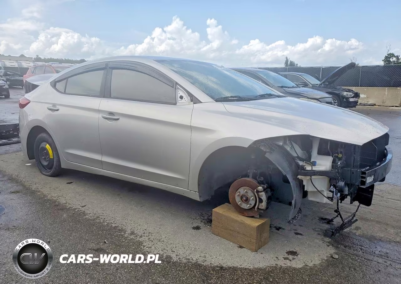 2018 Hyundai Elantra Sel VIN:5NPD84LF5JH284232 - 4