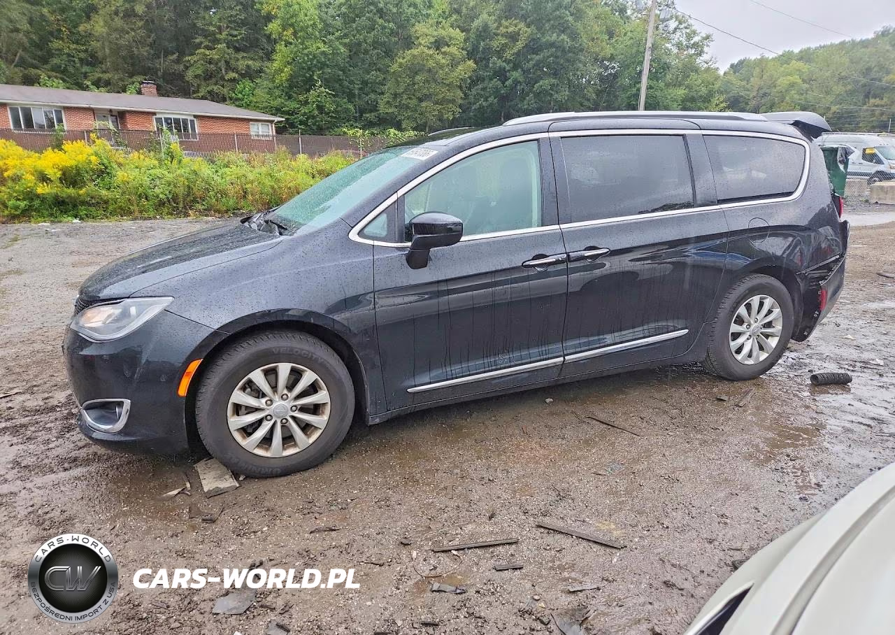 2018 Chrysler Pacifica Touring L VIN:2C4RC1BG8JR292227 - 1