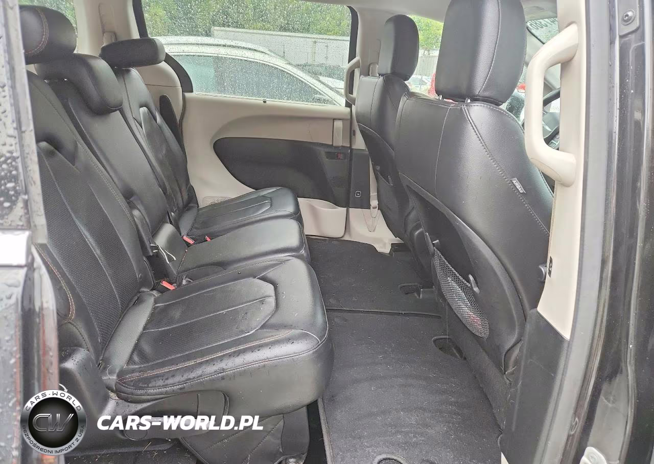 2018 Chrysler Pacifica Touring L VIN:2C4RC1BG8JR292227 - 11