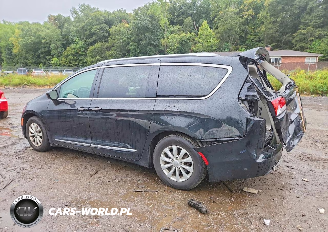 2018 Chrysler Pacifica Touring L VIN:2C4RC1BG8JR292227 - 2