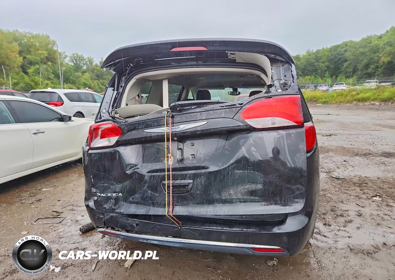2018 Chrysler Pacifica Touring L VIN:2C4RC1BG8JR292227 - 6