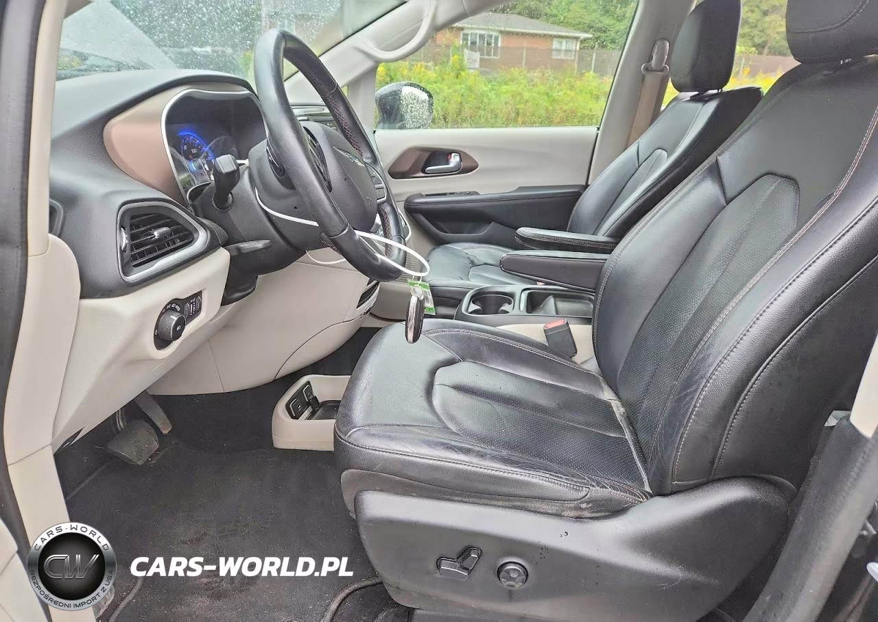 2018 Chrysler Pacifica Touring L VIN:2C4RC1BG8JR292227 - 7