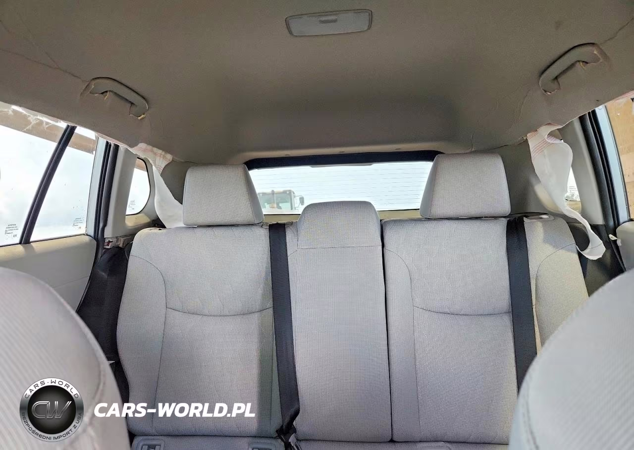 2025 Toyota Corolla Cross L VIN:7MUAAAAG8SV133226 - 10