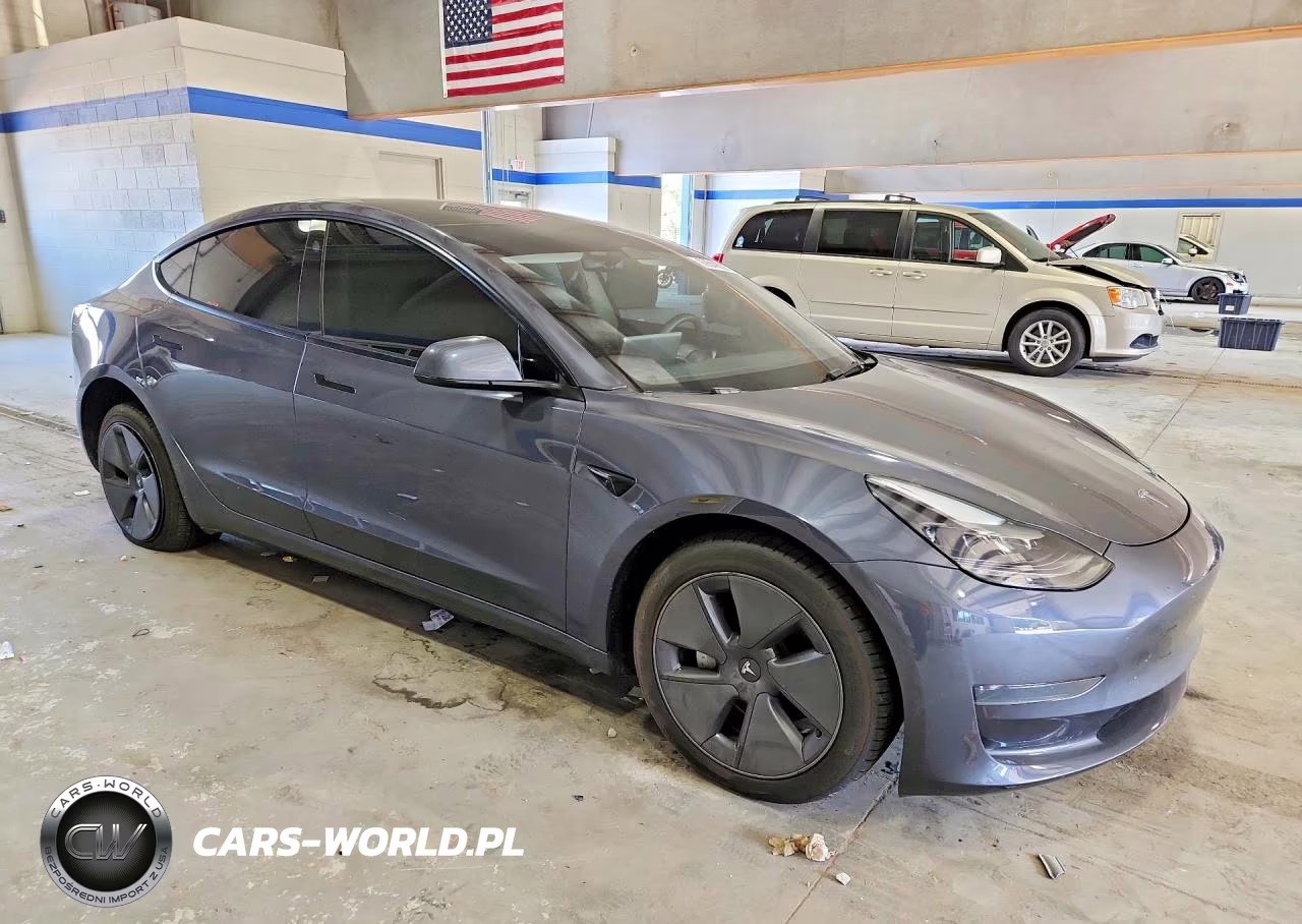 2023 Tesla Model 3 VIN:5YJ3E1EA7PF570496 - 4