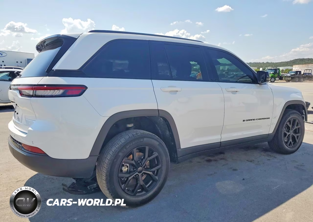 2025 Jeep Grand Cherokee Laredo VIN:1C4RJHAG5SC329423 - 3