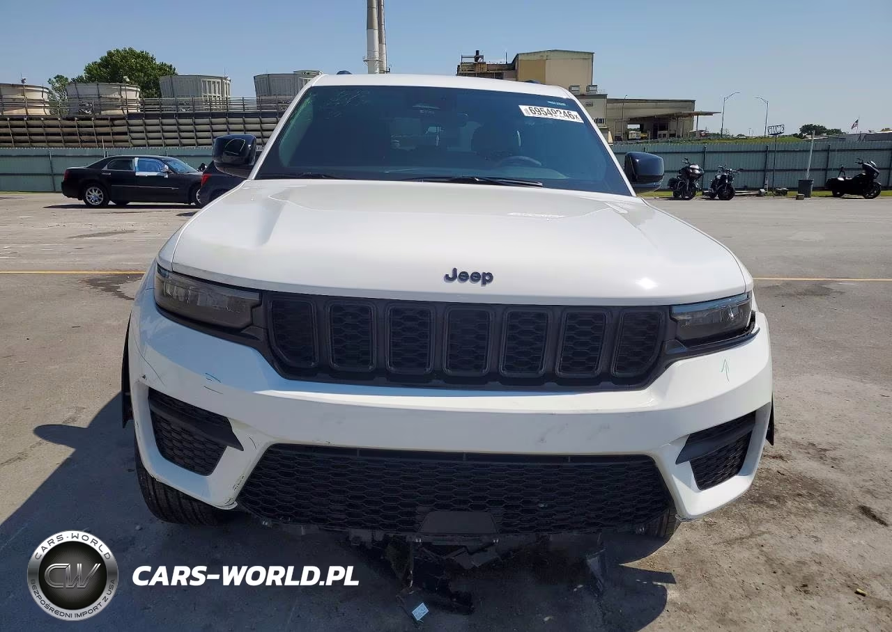 2025 Jeep Grand Cherokee Laredo VIN:1C4RJHAG5SC329423 - 5