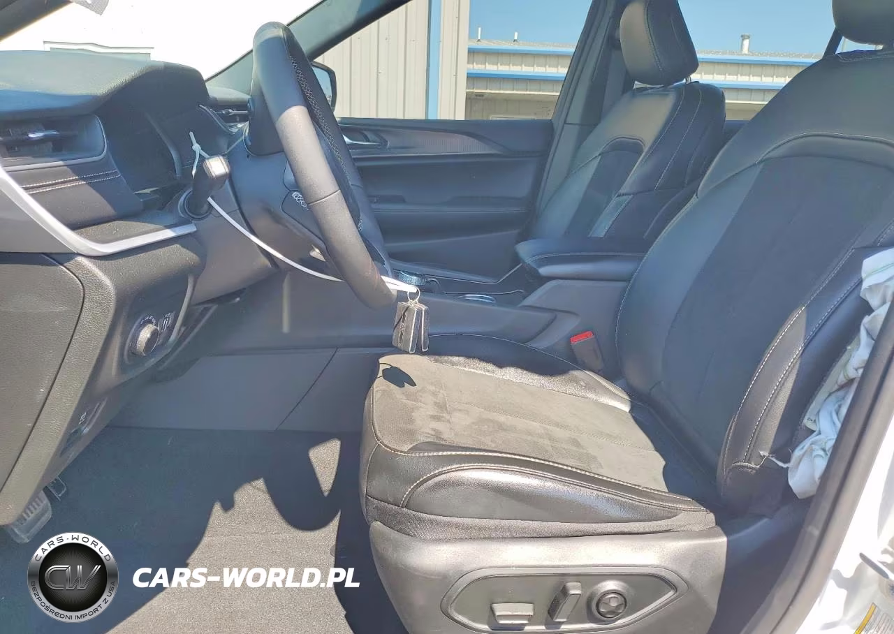 2025 Jeep Grand Cherokee Laredo VIN:1C4RJHAG5SC329423 - 7