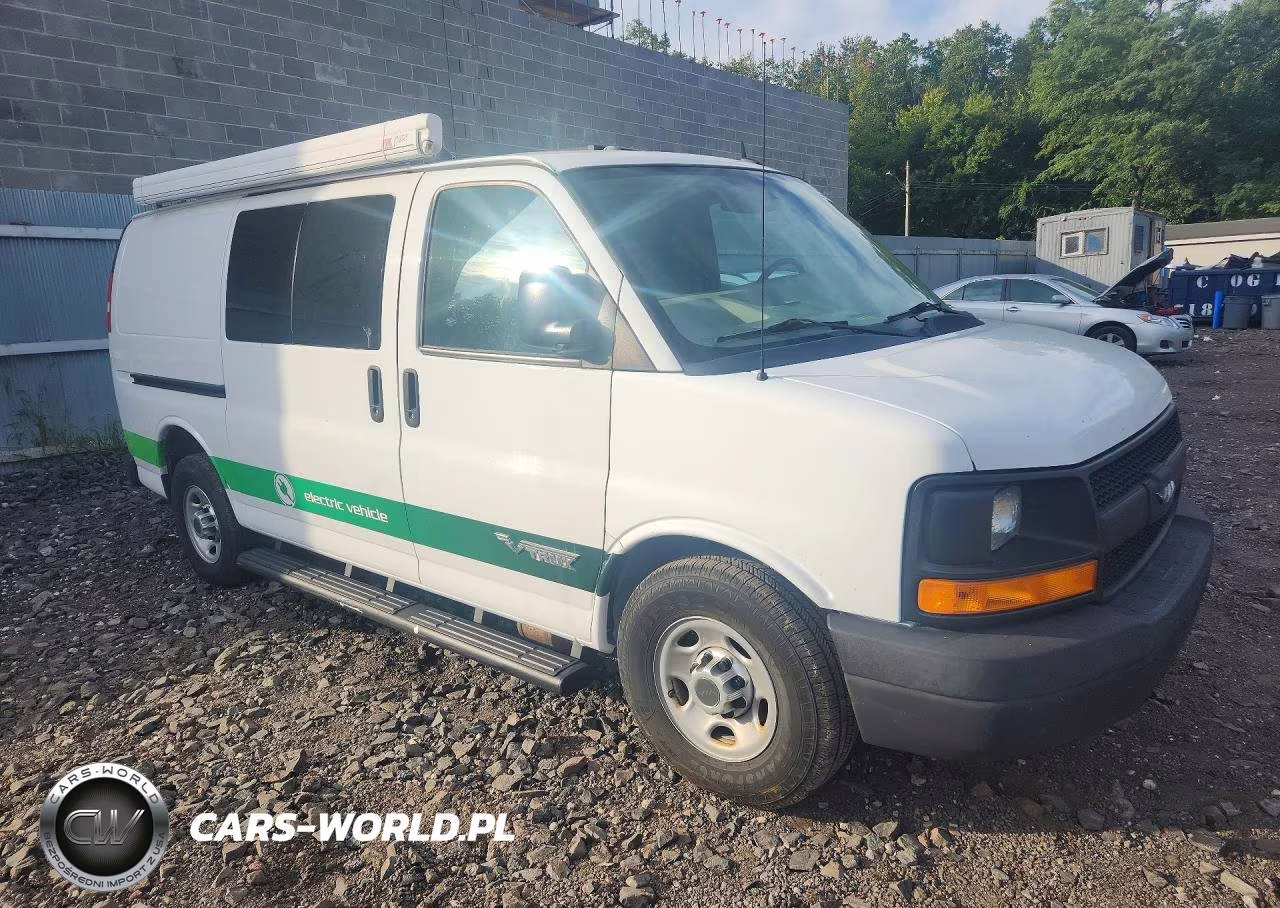 2014 Chevrolet Express G2500 VIN:1GCWGFCA2E1160685 - 4