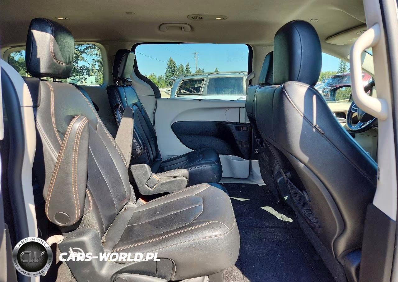 2017 Chrysler Pacifica Touring L VIN:2C4RC1BG0HR667635 - 11