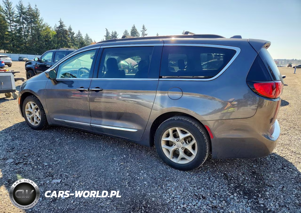 2017 Chrysler Pacifica Touring L VIN:2C4RC1BG0HR667635 - 2