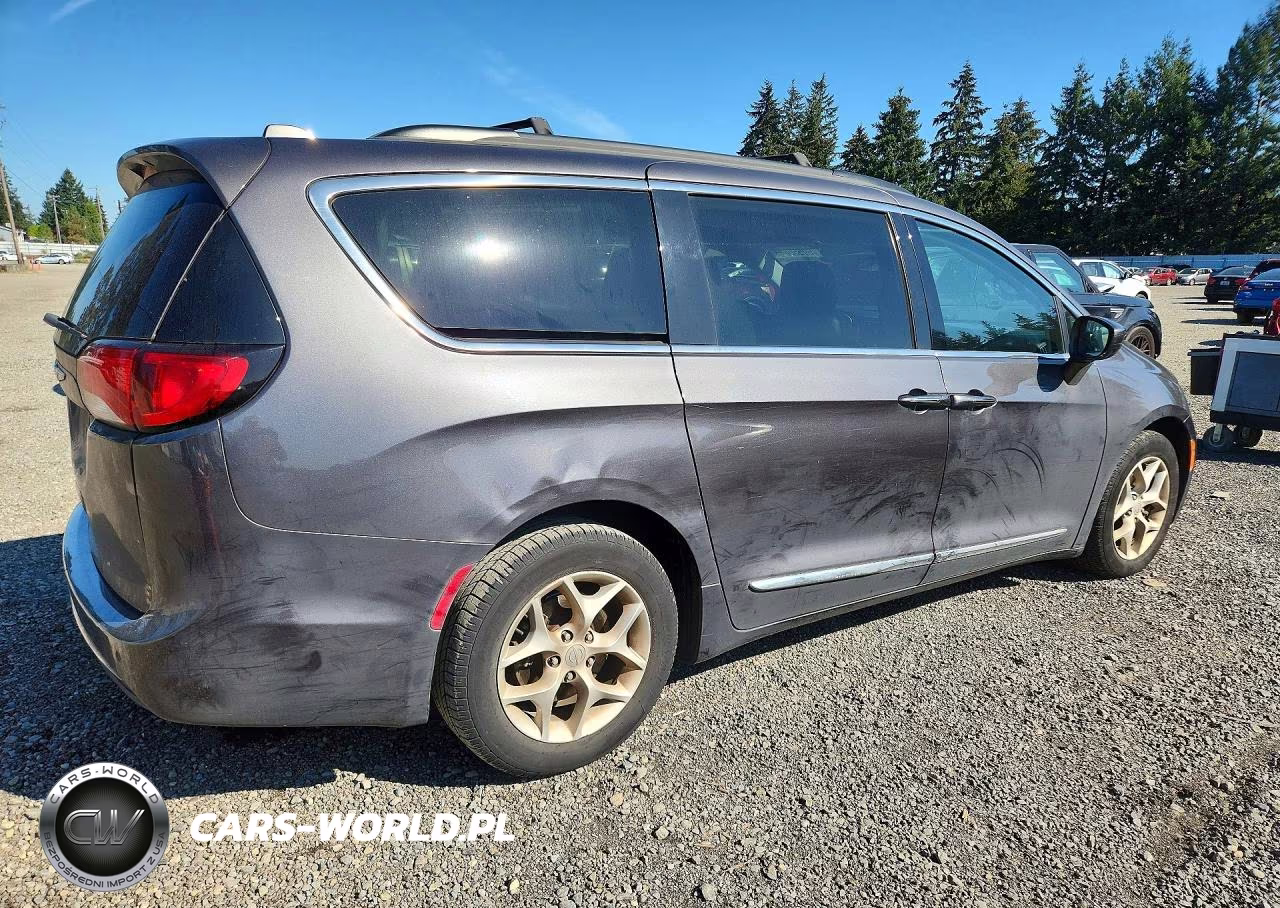 2017 Chrysler Pacifica Touring L VIN:2C4RC1BG0HR667635 - 3