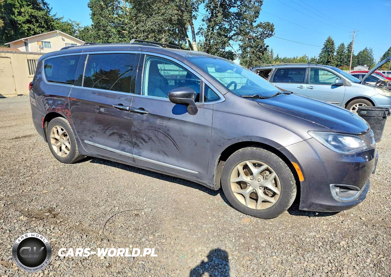 2017 Chrysler Pacifica Touring L VIN:2C4RC1BG0HR667635 - 4