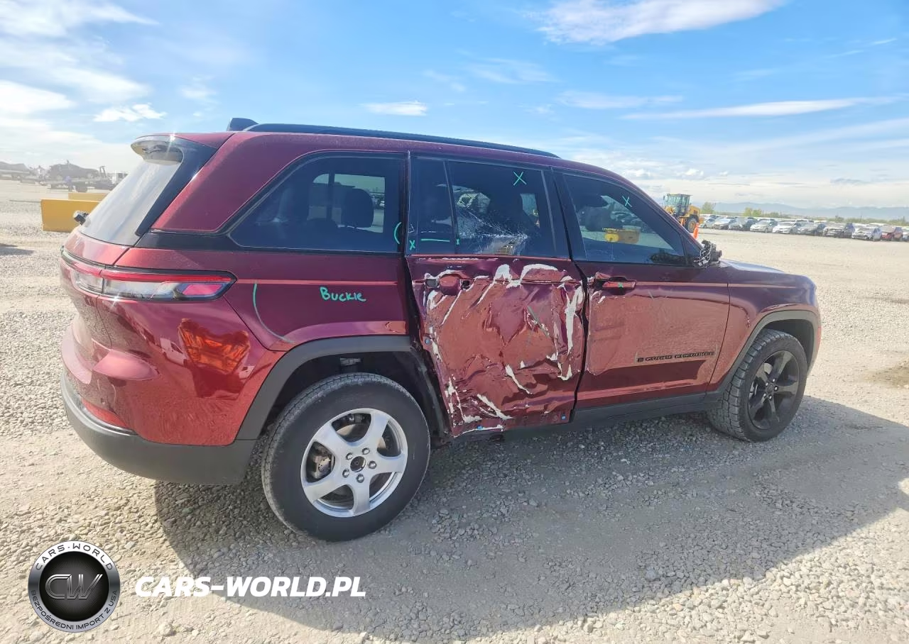 2022 Jeep Grand Cherokee Laredo VIN:1C4RJHAG3N8604956 - 3