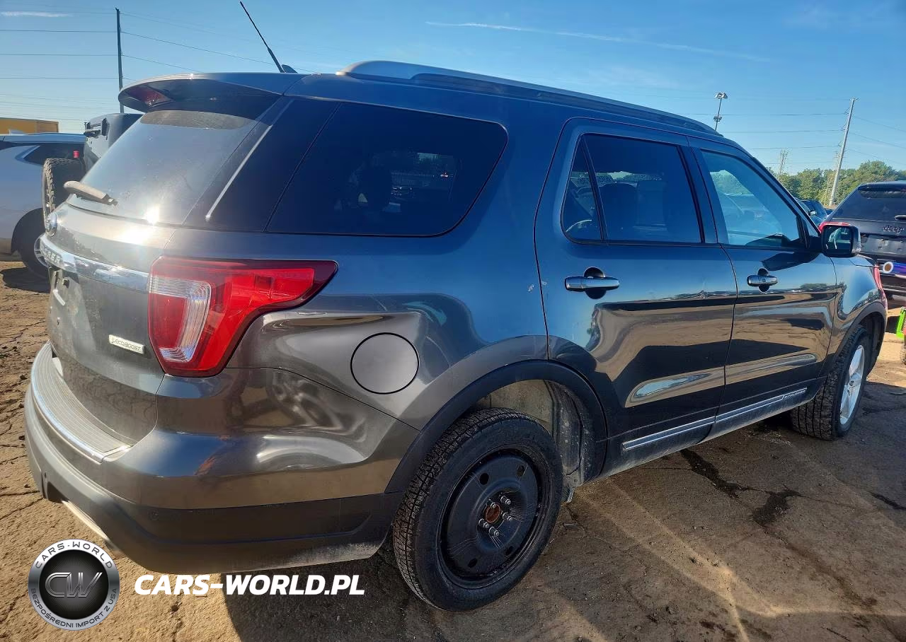 2018 Ford Explorer Xlt VIN:1FM5K7DHXJGC32389 - 3
