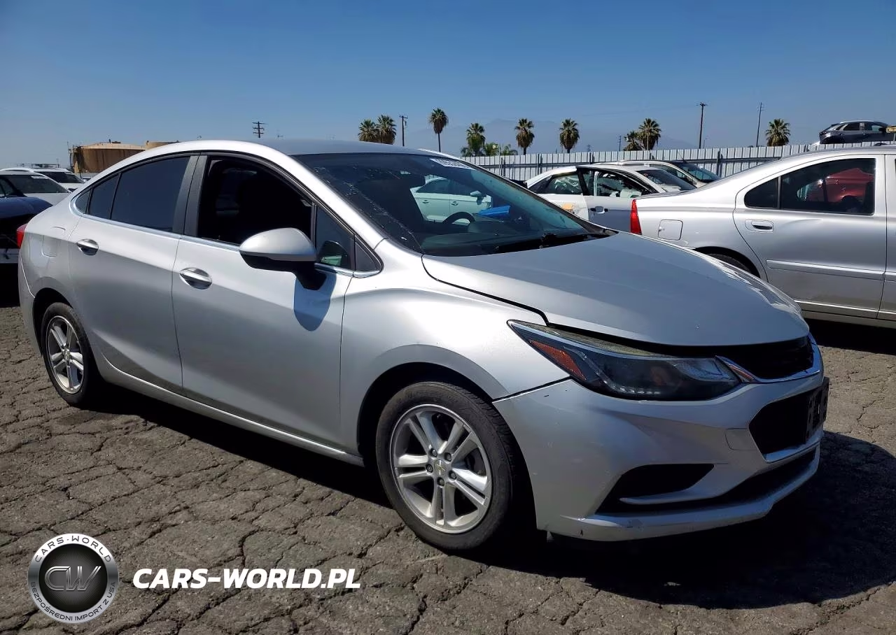 2017 Chevrolet Cruze Lt VIN:1G1BE5SM8H7126268 - 4