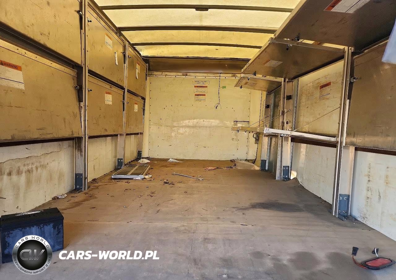 2023 GMC Savana Cutaway G3500 Box Truck VIN:7GZ37TC78PN009032 - 10
