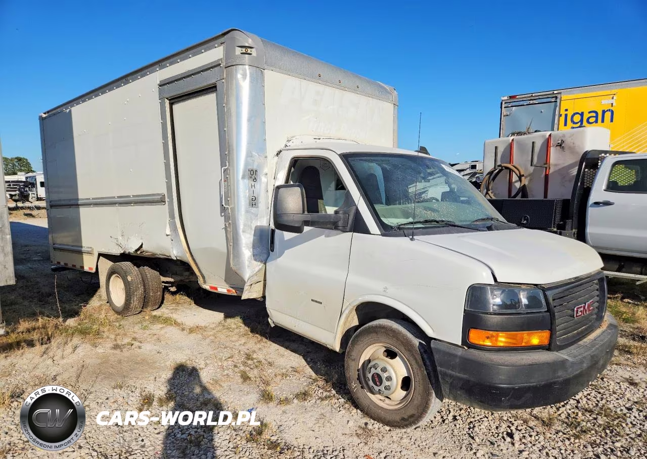 2023 GMC Savana Cutaway G3500 Box Truck VIN:7GZ37TC78PN009032 - 4