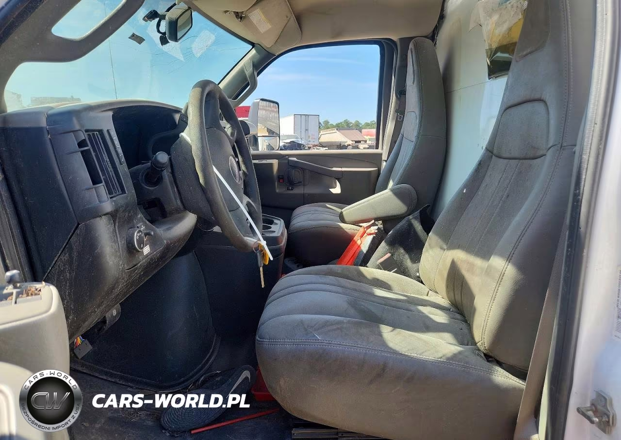 2023 GMC Savana Cutaway G3500 Box Truck VIN:7GZ37TC78PN009032 - 7