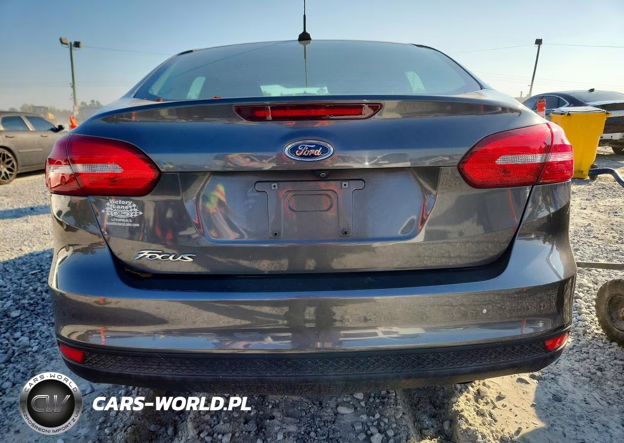 2018 Ford Focus S VIN:1FADP3E28JL259804 - 6