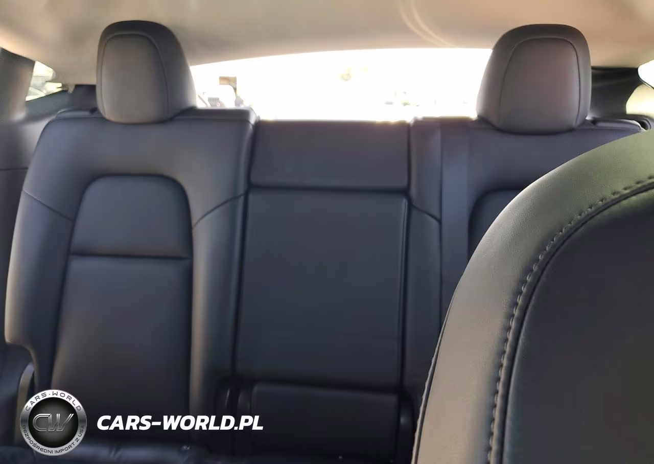 2020 Tesla Model Y VIN:5YJYGDEE2LF031735 - 10