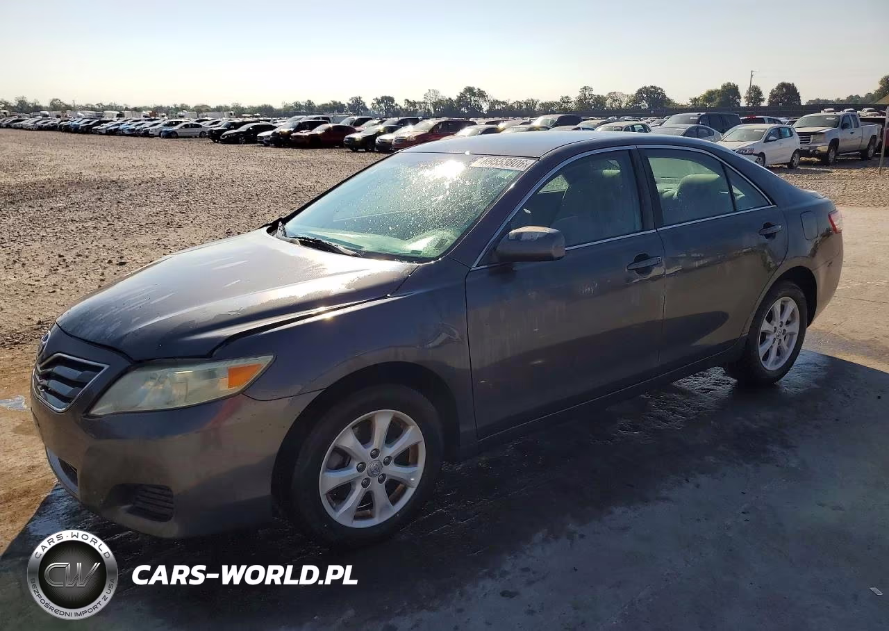 2011 Toyota Camry Le – zdjęcie 1 z 12