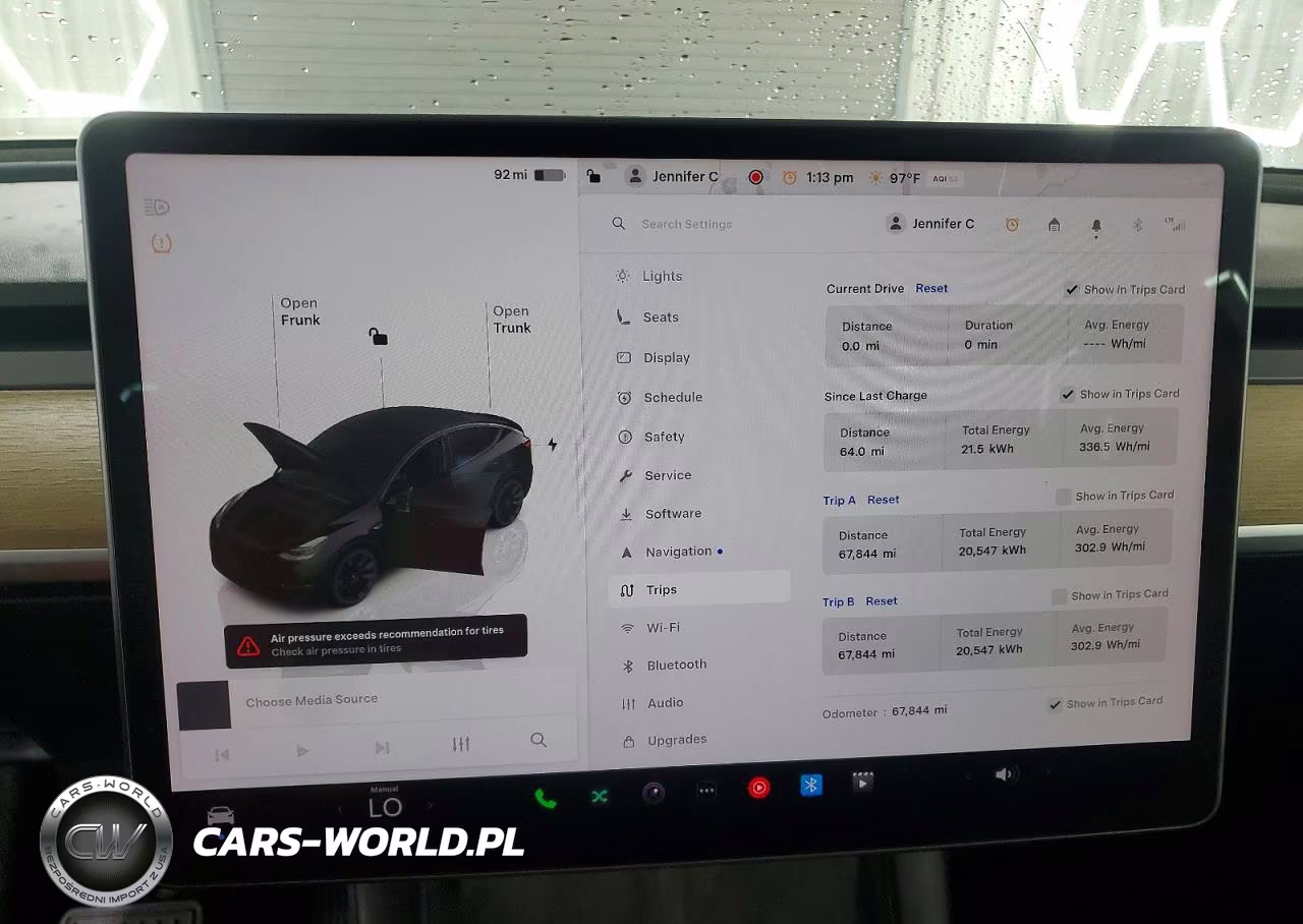 2023 Tesla Model Y VIN:7SAYGAEE8PF584543 - 9